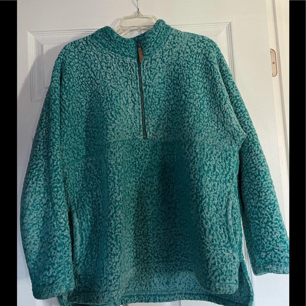Long sleeve pull-over